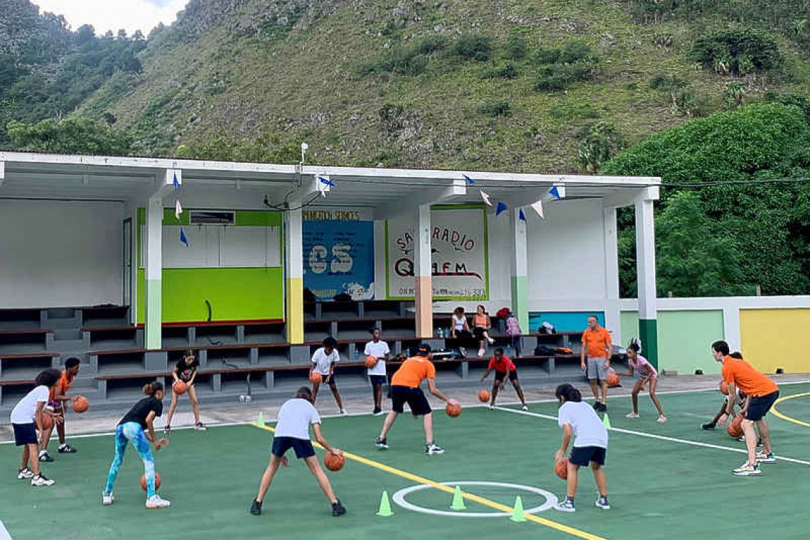 Netherlands Basketball Federation delegation hosts clinics on Saba
